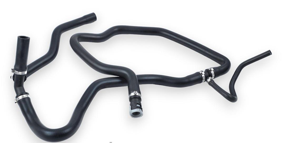 Патрубок отопителя выпускной Focus II / C-MAX 2004-2011 1.8 / 2.0 DURATEC